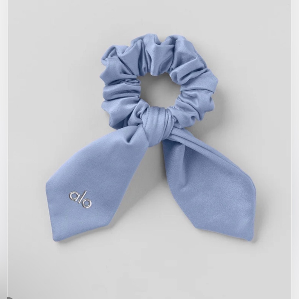 Alo Yoga Winter Frost Blue Scrunchie NWT Limited Edition